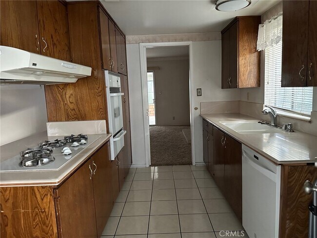 Building Photo - 1402 Anders Ave
