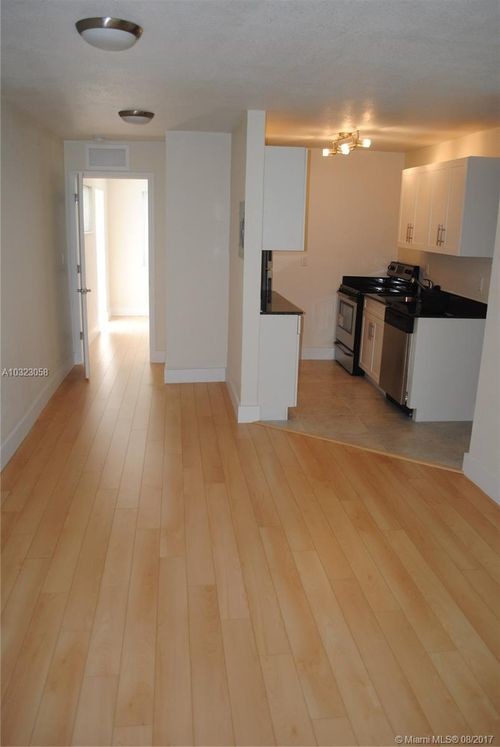 Foto del edificio - 7718 Carlyle Ave