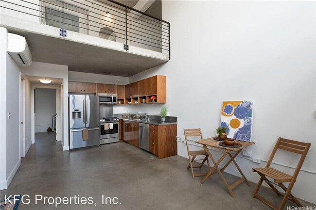 Building Photo - 3 br, 2 bath House - 917 Hauoli St #601