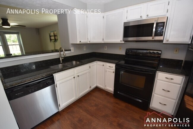 Building Photo - 806 Lilac Ct