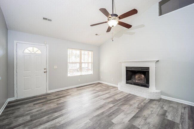 Building Photo - 102 Dartmouth Ct