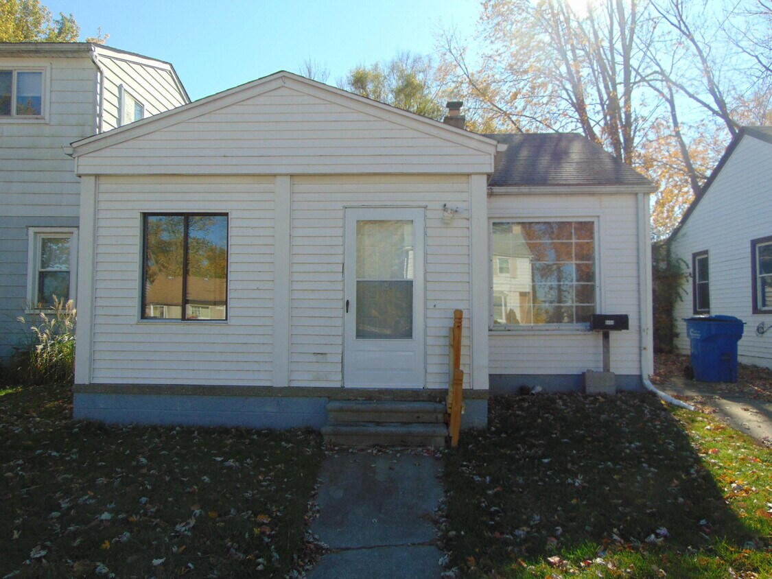 Primary Photo - 8454 Sherman Ave
