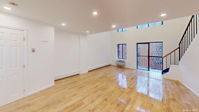 Foto del edificio - 141-21 85th Rd