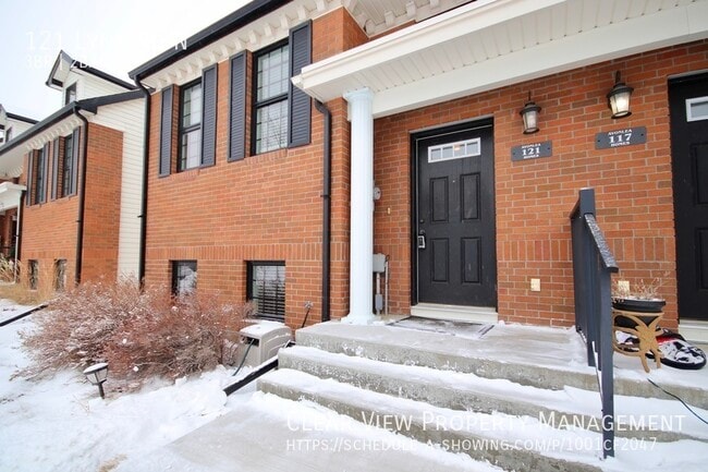 Building Photo - Luxury 3 berooms, 2 bathrooms townhouse in...