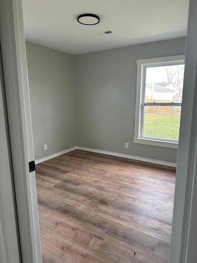 Building Photo - 130 Meadow Ln