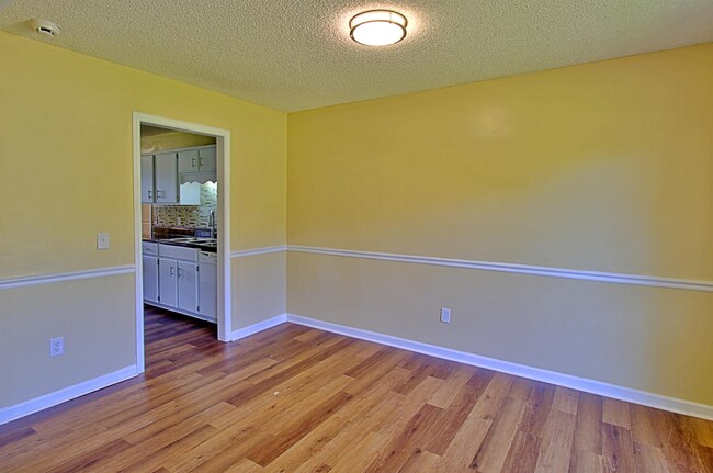 Building Photo - 205 Tempest Ln