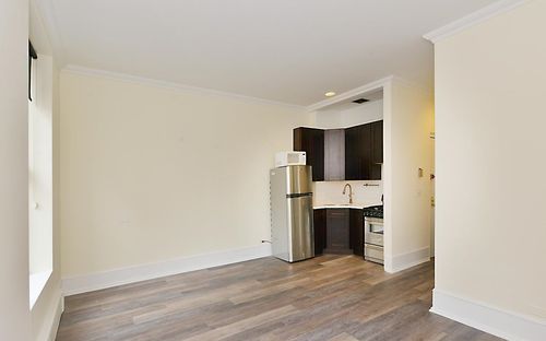 Building Photo - 1027 Lexington Ave