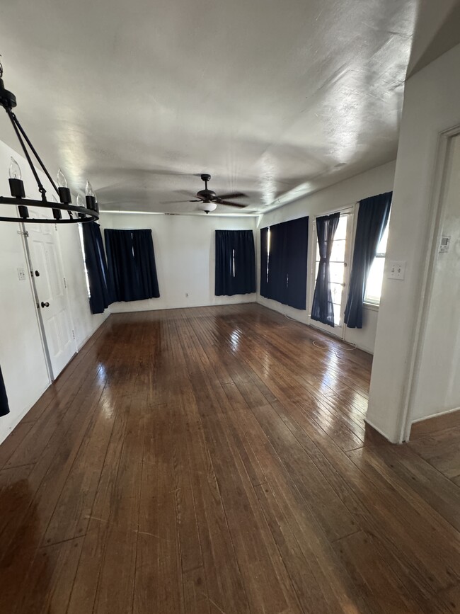 Building Photo - 5438 Sylvia Ave