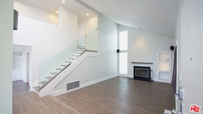 Building Photo - 2724 Angelo Dr