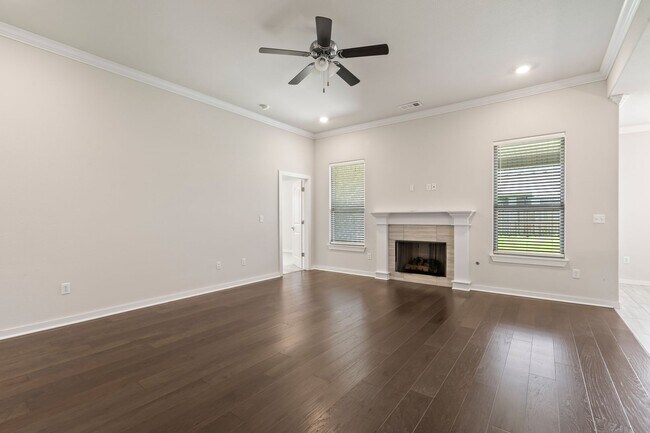 Foto del edificio - Like new 4BR Farmington home! LOADED with upgrades! Don't miss out!