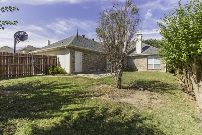 Building Photo - 1008 Janus Drive, Carrollton