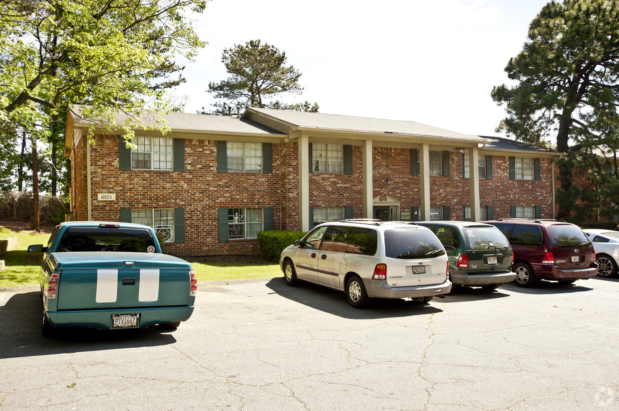 Building Photo - Pebblewood Apartments