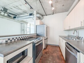 Building Photo - 2000 Bagby St