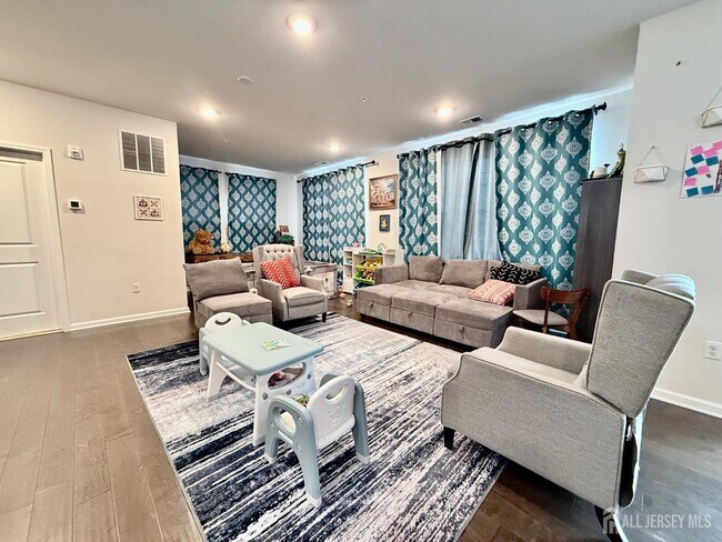 Foto del edificio - 102 Dickson Ct