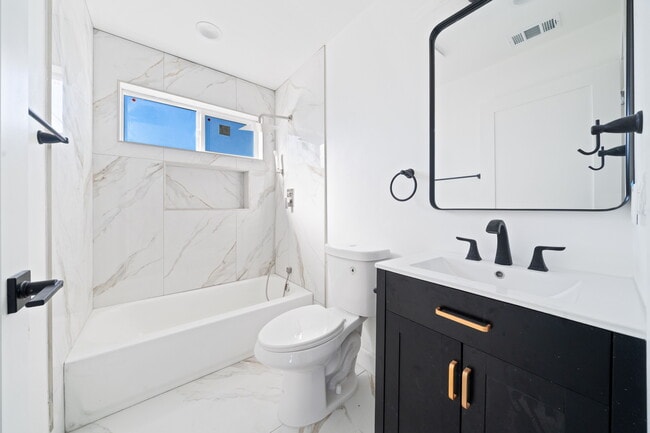 Foto del edificio - 6733 Lanto St