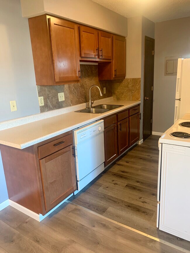 Kitchen - 3020 East Ave S