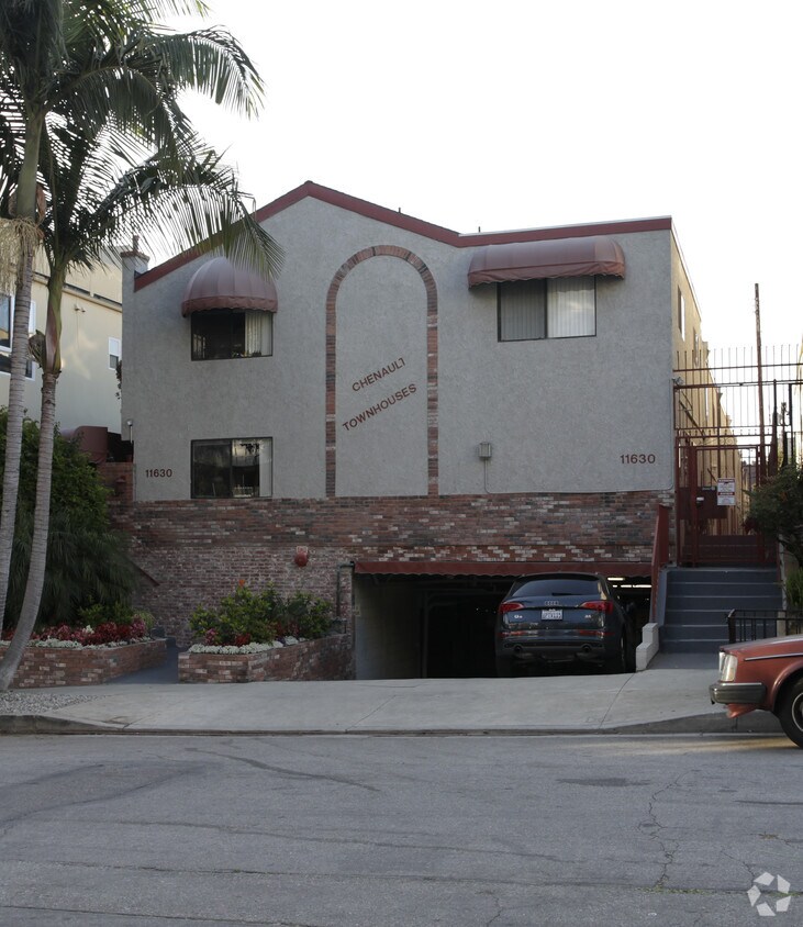 Foto del edificio - Chenault Townhomes