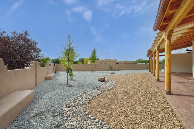 Building Photo - 1020 Ortega Rd NW