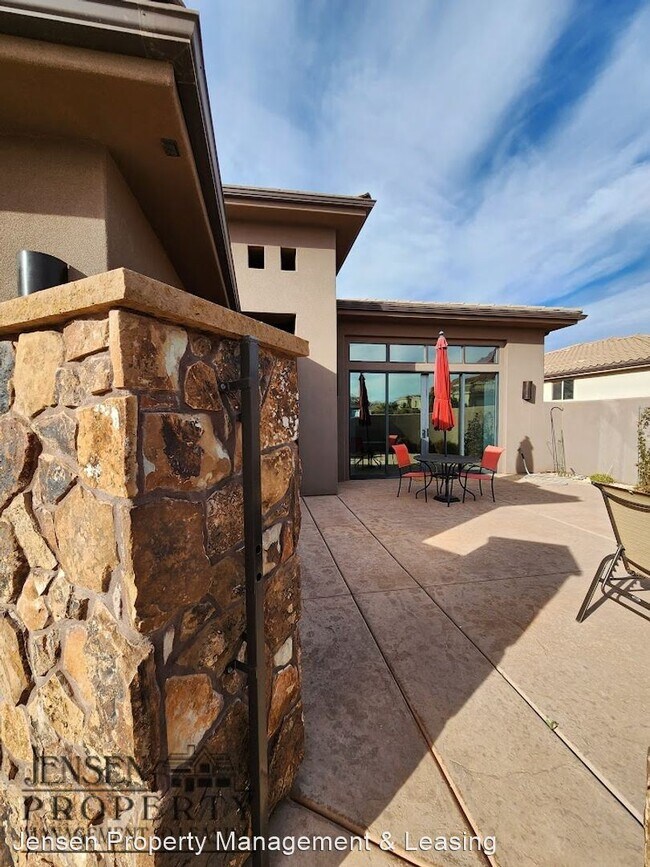 Foto del edificio - 4 br, 3 bath House - 173 North Tenaya Court