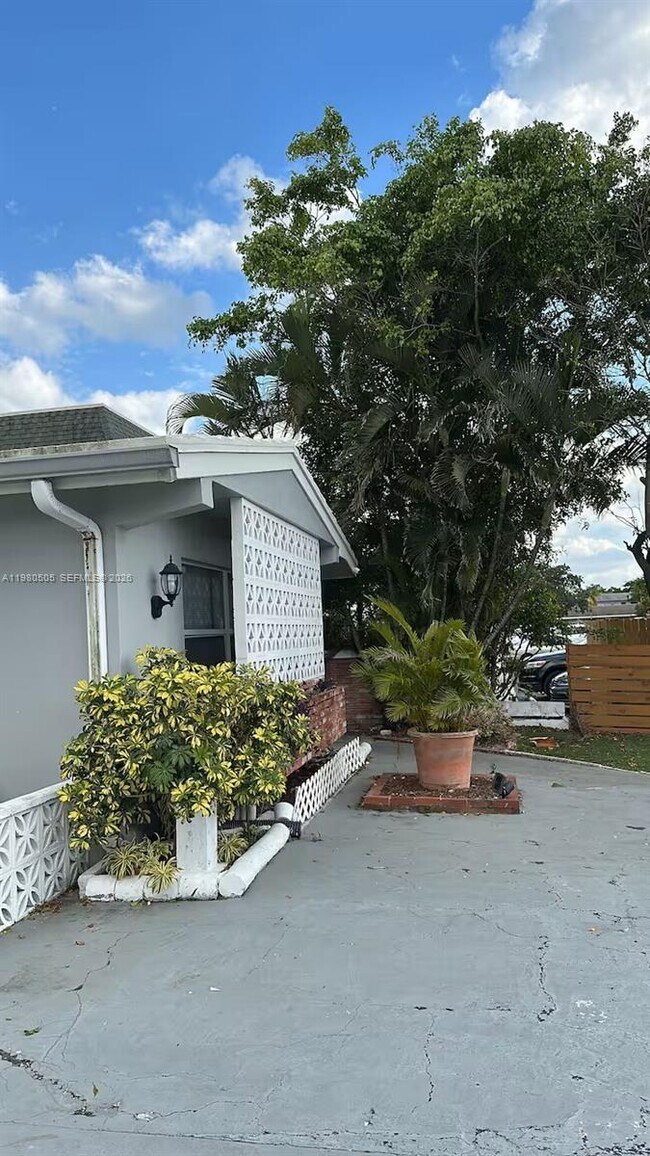 Foto del edificio - 1120 NE 24th Ave