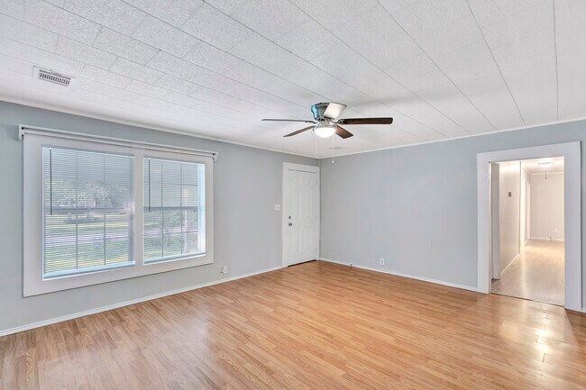 Building Photo - 107 Elm