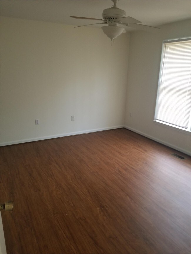 Foto del edificio - 1455 Cedar Dr
