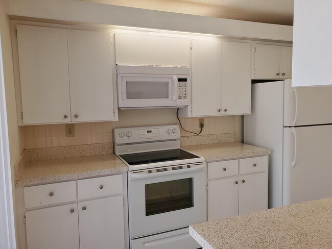 Foto del edificio - 573 Green Springs Pl