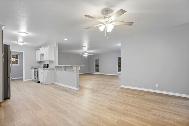 Building Photo - 1347 E Palm Dr