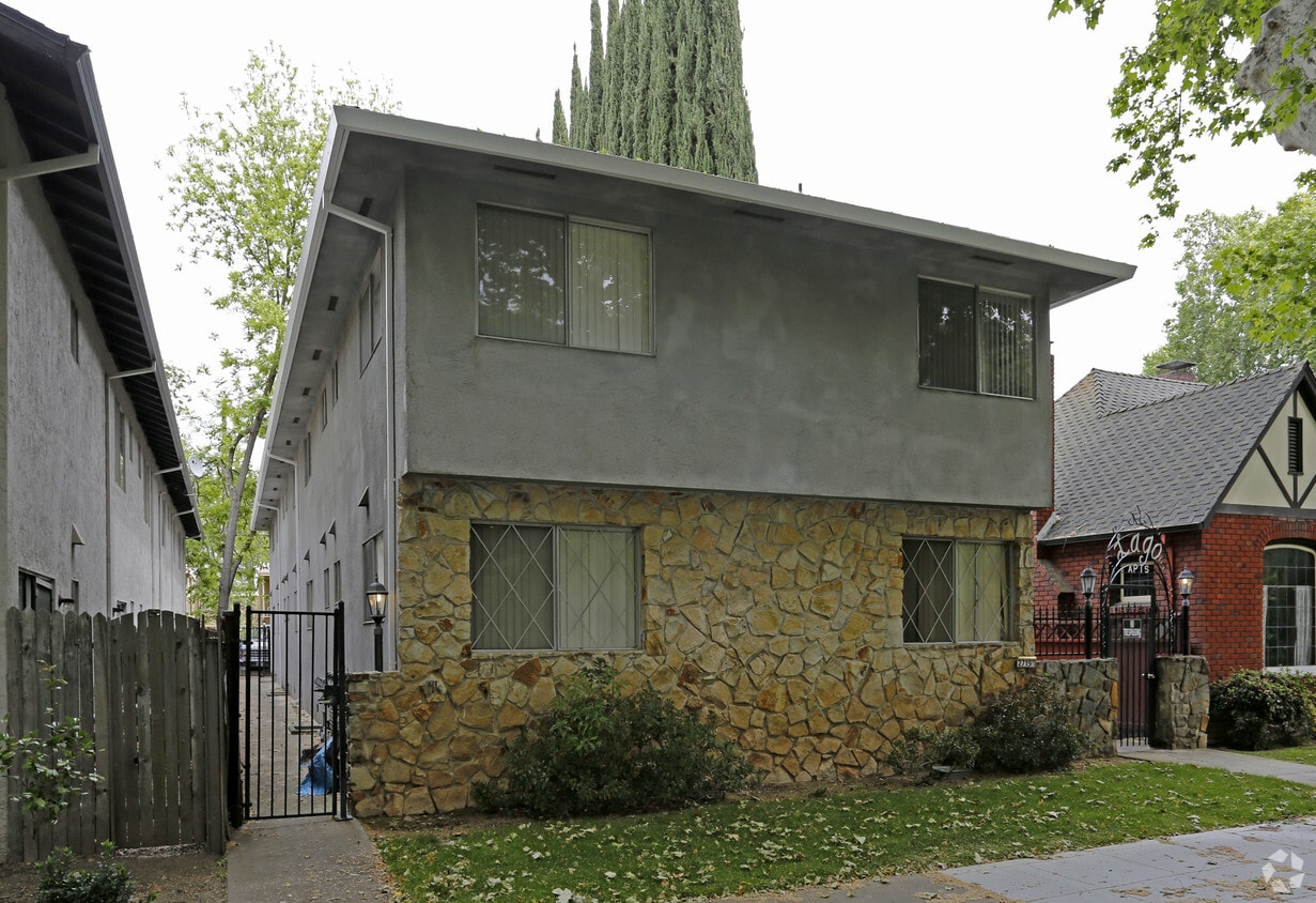 Building Photo - Lago Apartments