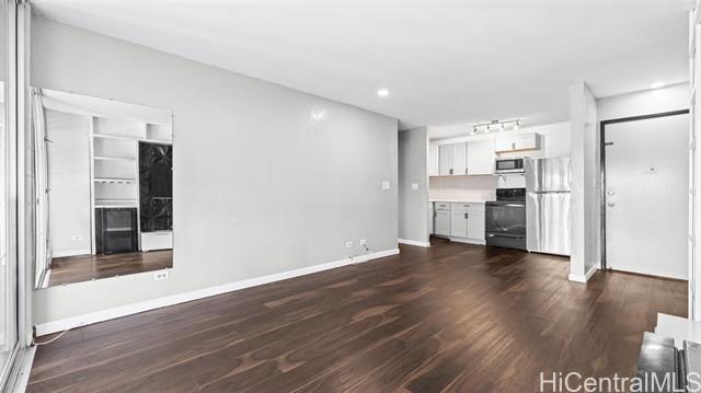 Building Photo - 2115 Ala Wai Blvd