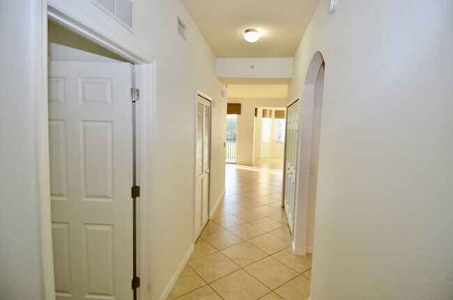 Building Photo - 2 bed 2 bath condo on the golf course in R...
