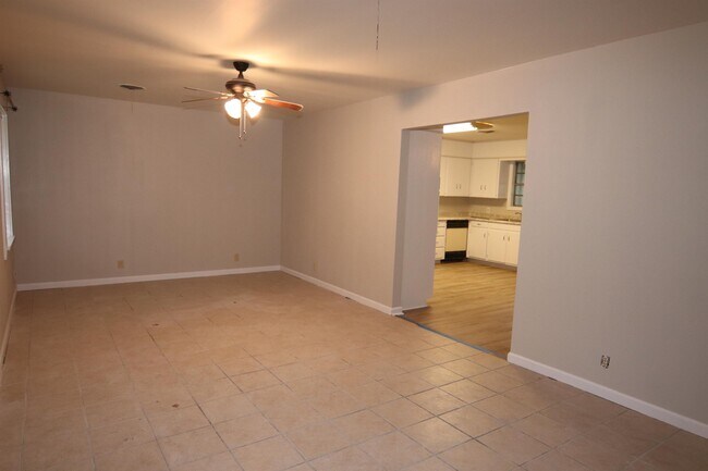 Building Photo - 230 Sparrow Way
