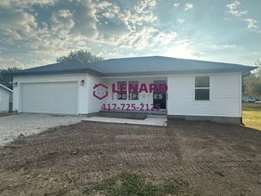Building Photo - 122 N Alberta St