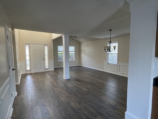 Building Photo - 511 N Waters Edge