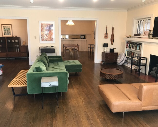 Sala de estar y comedor - 2737 N Hampden Ct