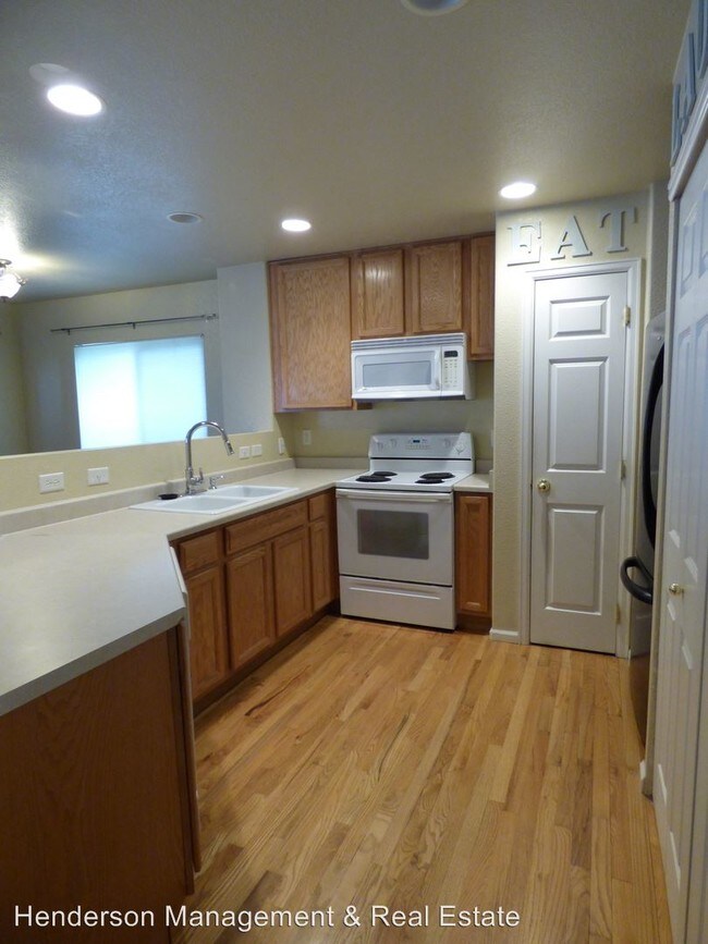 Building Photo - 3 br, 2.5 bath House - 1679 Oak Creek Drive