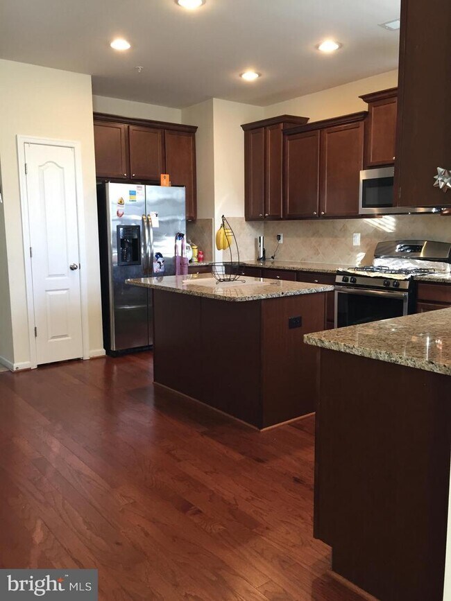 Foto del edificio - 640 Highland Farms Cir