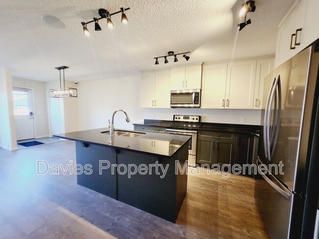 Building Photo - 9388-9224 224 St NW