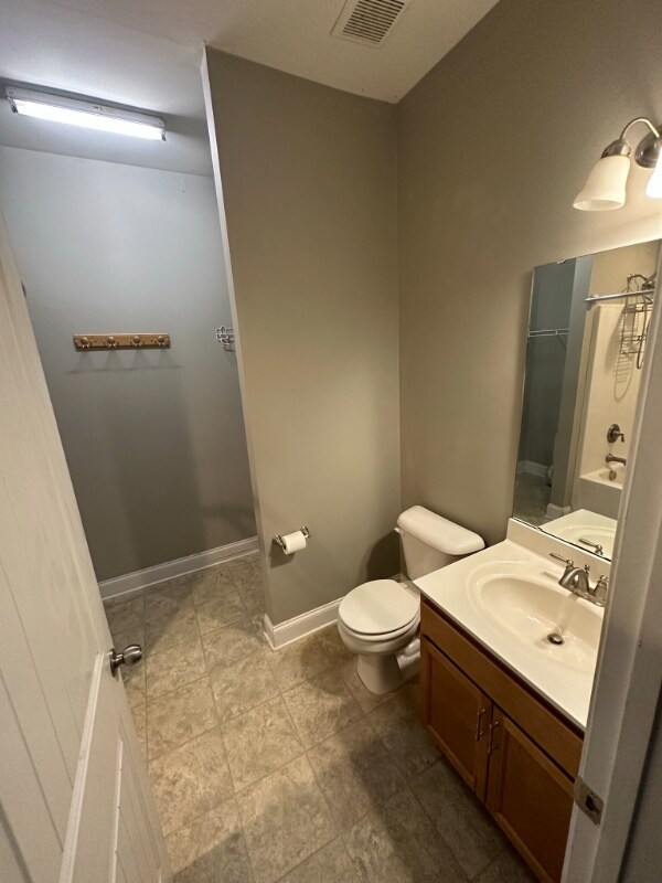 Foto del edificio - 574 Village Loop Dr