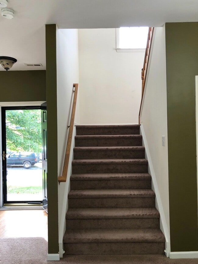 Photo - Spacious 3 bedroom home with huge fenced i...