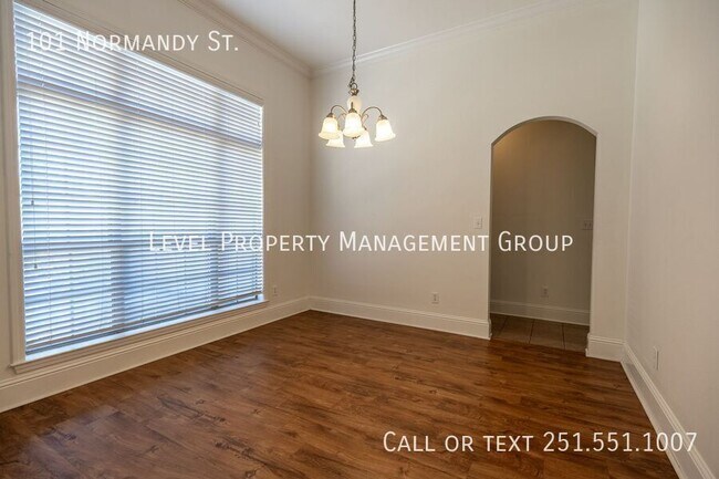 Building Photo - 101 Normandy St