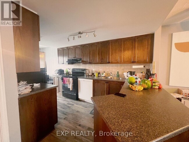 Building Photo - 560-560 Lakeridge Dr