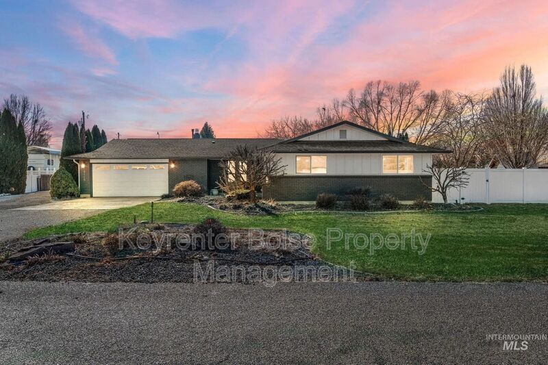 Primary Photo - 4115 E Meadow Wood Dr