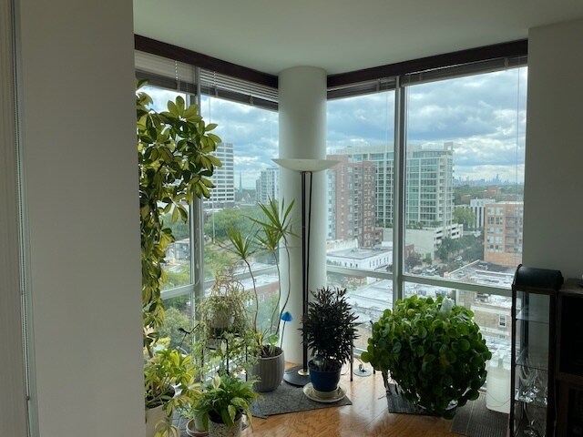 Foto del edificio - 1640 Maple Ave