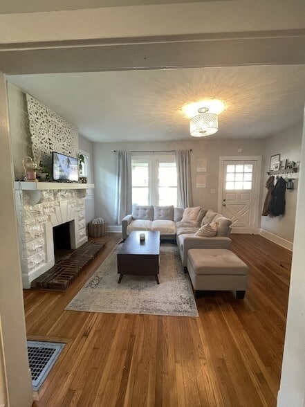 Building Photo - 807 Setliff Pl