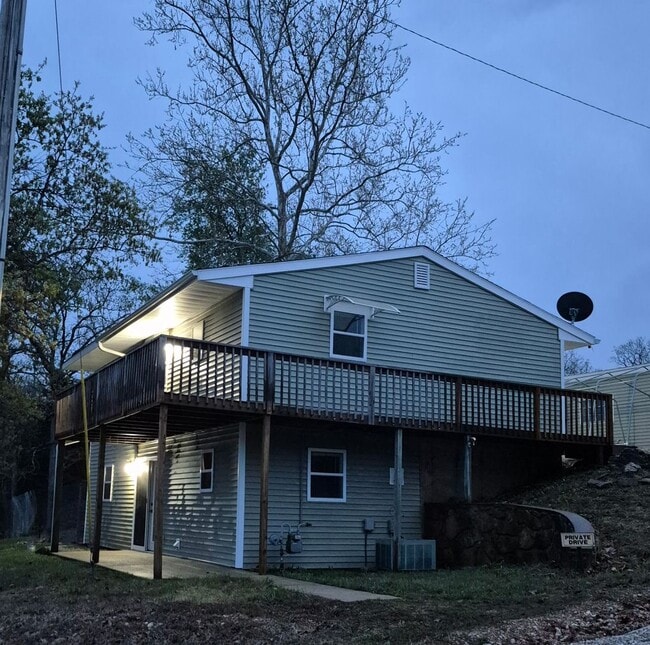 Building Photo - 3 Bedroom Home in Gravois Mill