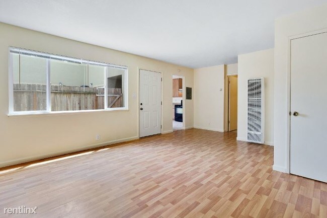Building Photo - 935 Heartwood Ave