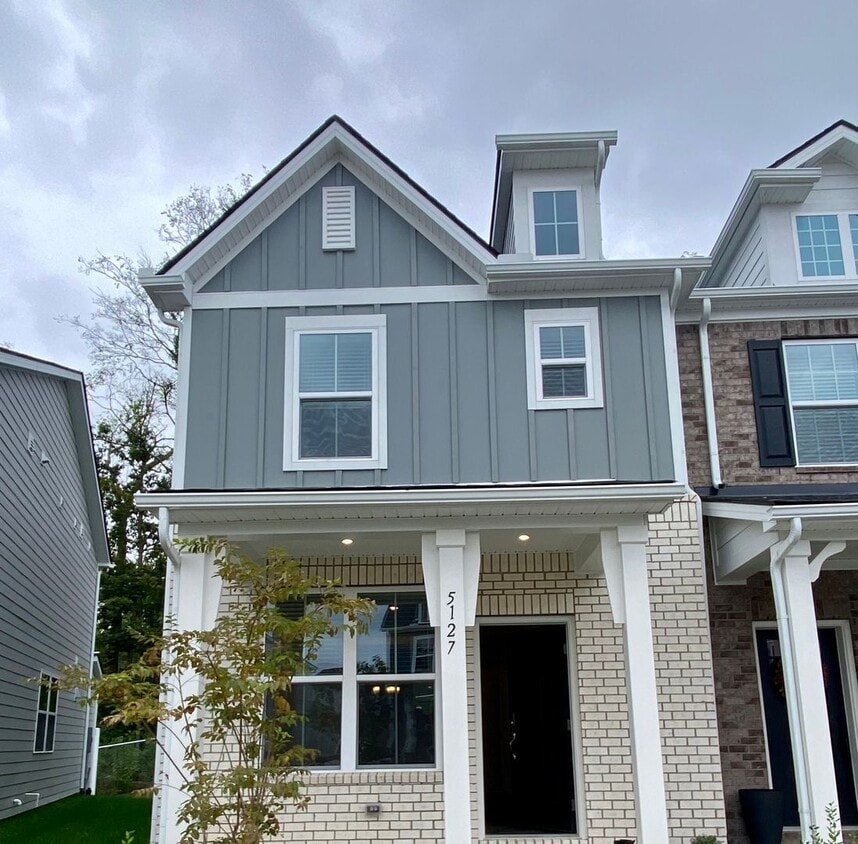 Foto principal - Brand New End Unit in Tulip Hills