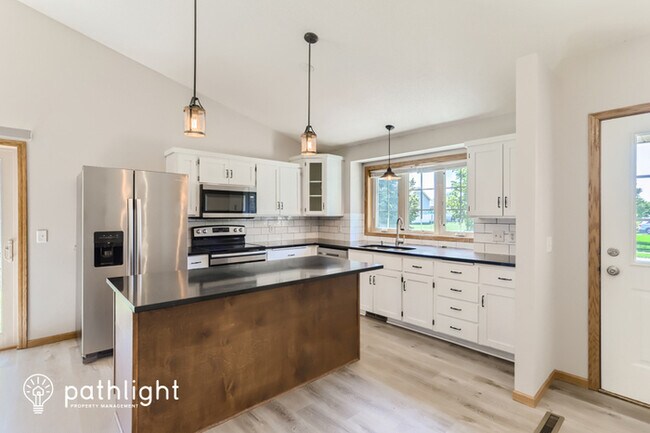 Foto del edificio - 7472 Large Avenue Northeast, Otsego, MN, 5...