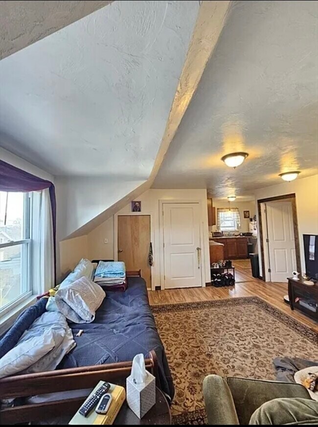 Interior - 81 Morton St